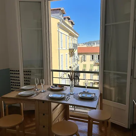 아파트 Living And French Riviera *